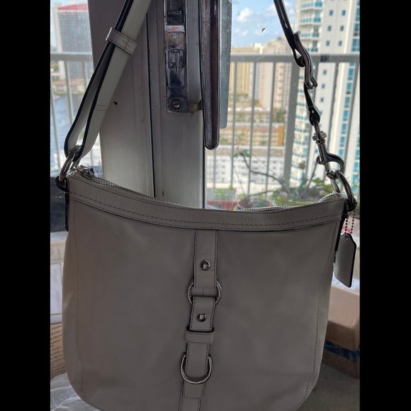 Excellent condition COACH OFF WHITE LEATHER SHOULDER BAG G1060(2010) - Picture 2 of 6